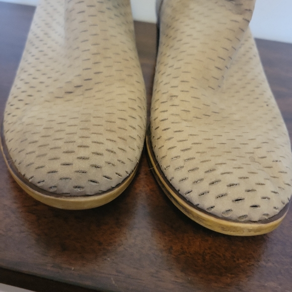 Lucky Brand 'Loria' Tan Suede Pointed Toe Stacked Heel Ankle Boots 8.5 - Picture 8 of 10